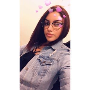 Meet your Posher, Adelina